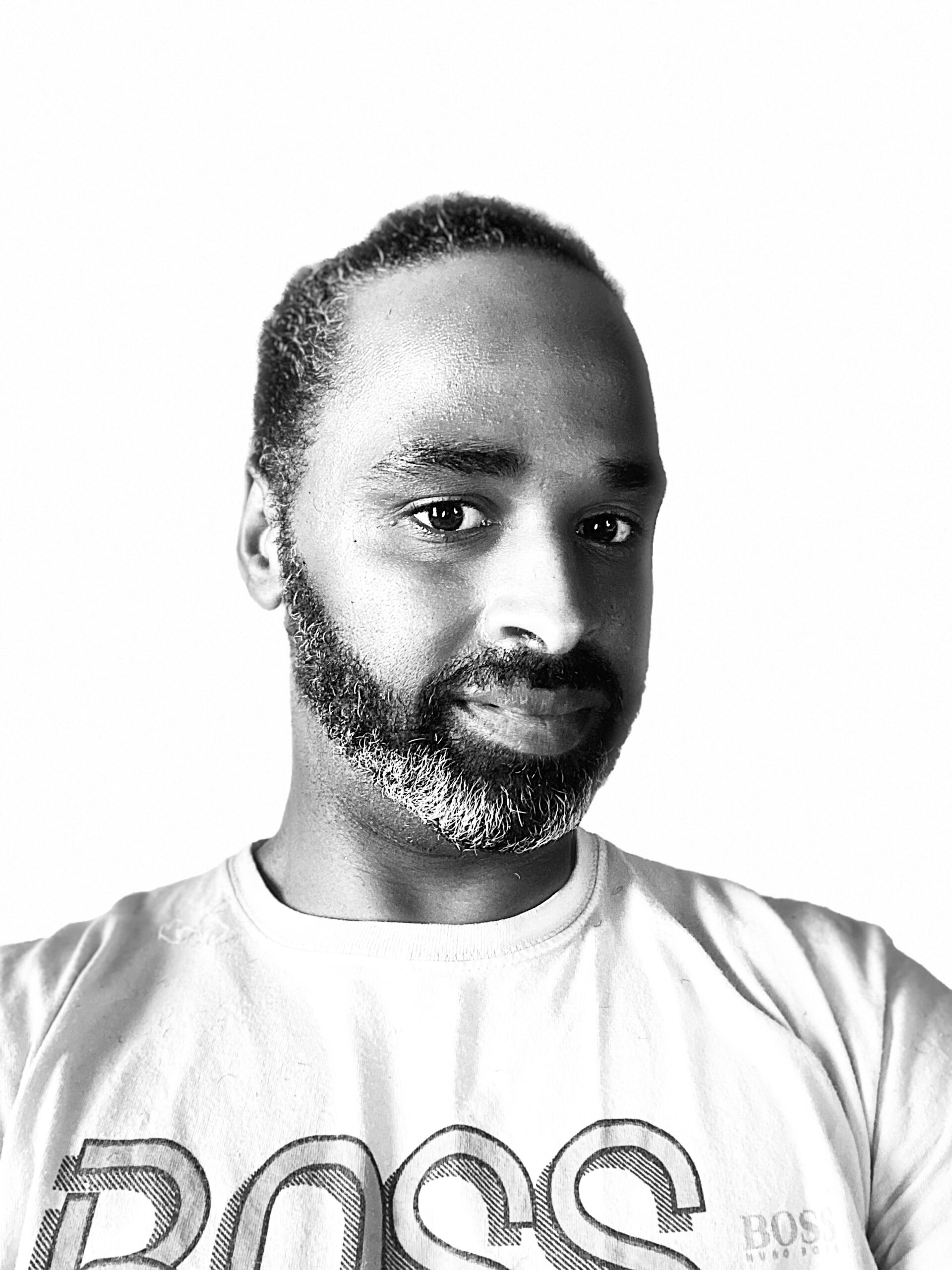 Portrait d’Adelino Neves en noir et blanc